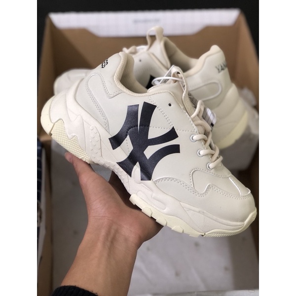 Giày thể thao sneaker in chữ ny đế trắng