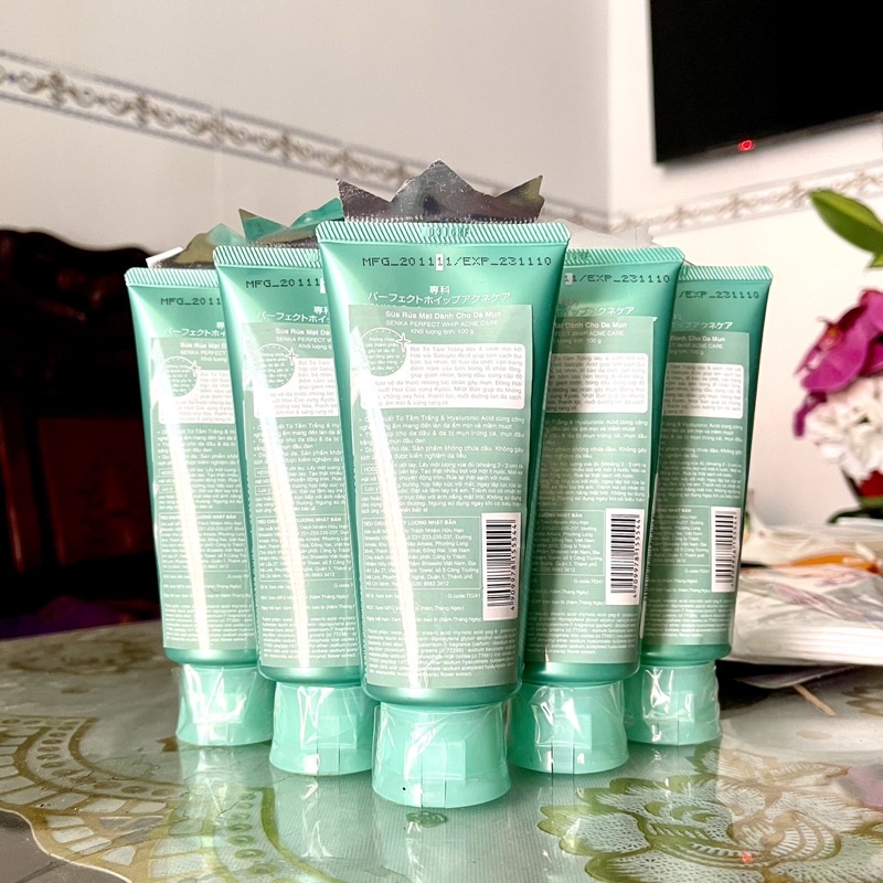 Sữa rửa mặt dành cho da mụn Senka perfect whip acne care 100g