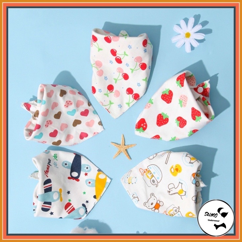 Yếm cổ/ Khăn quàng cổ tam giác cho bé, có cúc bấm tuỳ chỉnh phù hợp với cổ bé.