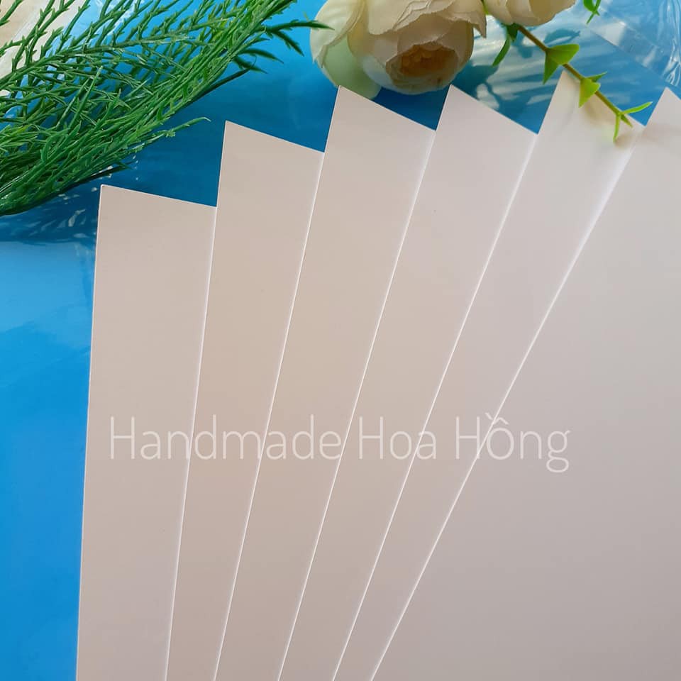 50 tờ giấy trắng 70gsm hoặc 20 tờ giấy trắng 180gsm cùng khổ A4 -Thích hợp để tập vẽ hoặc in, xếp hình, làm hoa handmade