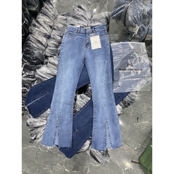 Quần jean ống loe xẻ gấu đính cườm_kèm video tự quay | BigBuy360 - bigbuy360.vn