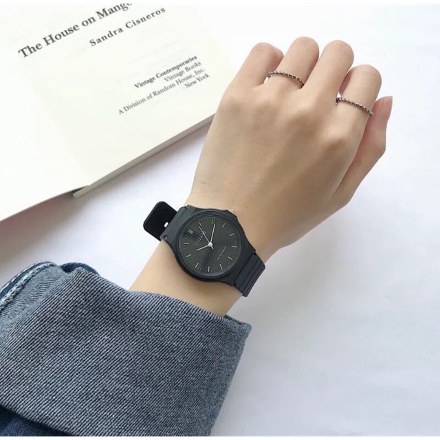 Đồng hồ nữ Lazzang thời trang mặt đen trắng