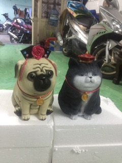 Heo bỏ tiết kiệm chó mèo