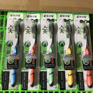 hộp 30 BÀN CHẢI ĐÁNH RĂNG THAN TRE HOẠT TÍNH HÀN QUỐC