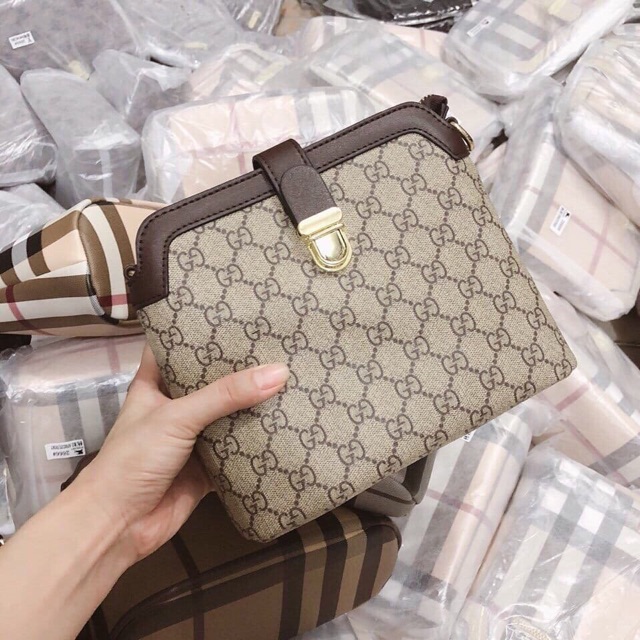 Túi xách kéo khoá giữa Buberry hàng xuất dư