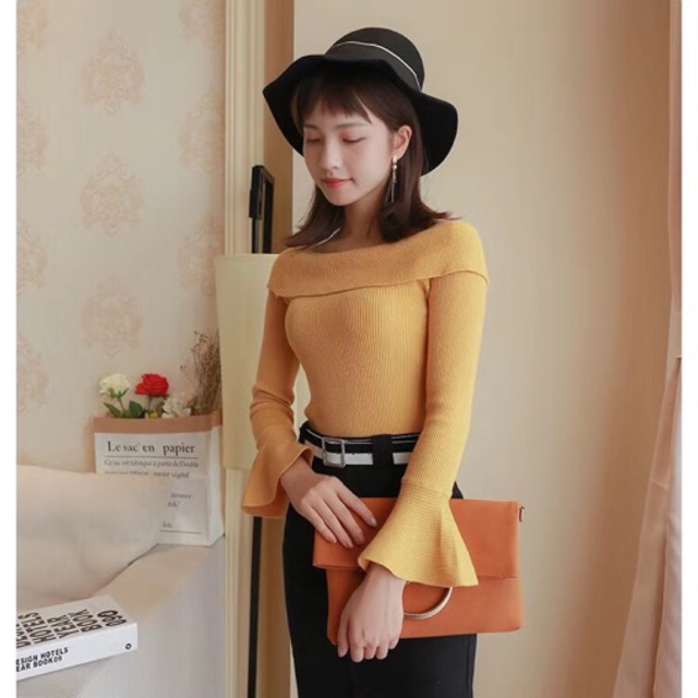 Áo len ôm trễ vai tay loe