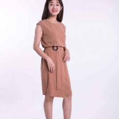 Đầm công sở sát nách màu nude kèm thắt lưng hoa hồng