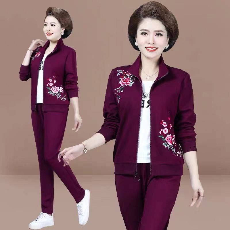 Bộ đồ thể thao thiết kế giản dị dành cho phụ nữ trung niên