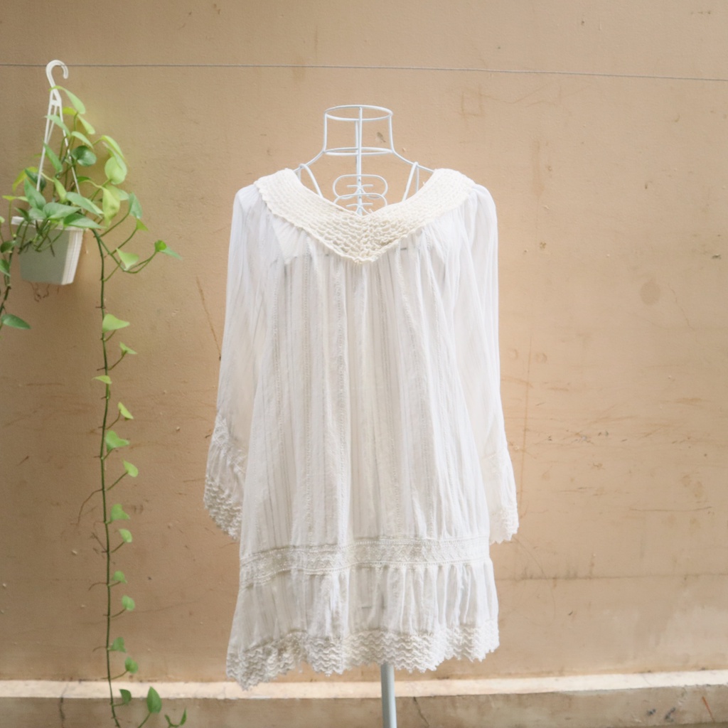 Áo trắng phối ren -2hand