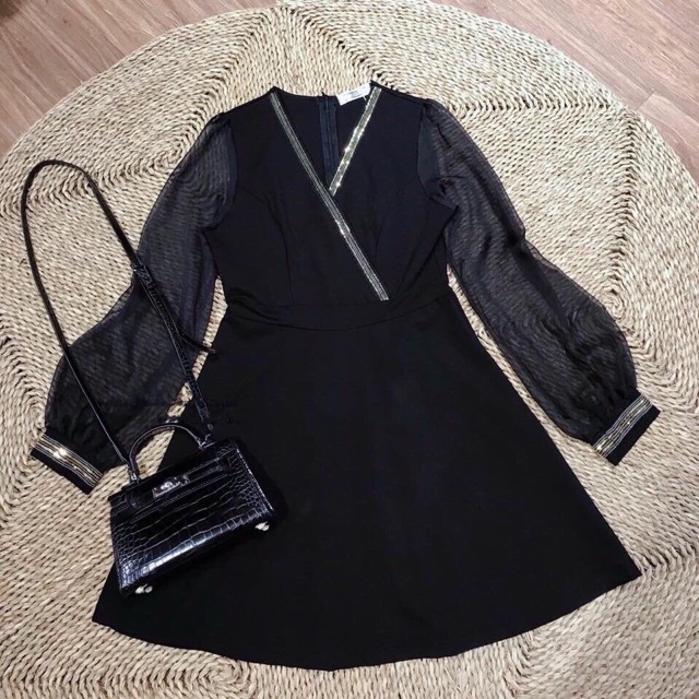 Đầm kiểu chữ A phối tay lứoi cổ viền chéo | BigBuy360 - bigbuy360.vn