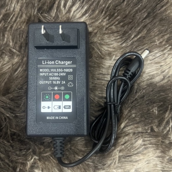 Sạc 4S 16.8V 2A Dùng Cho Pin Li - Ion Có Đèn Báo Đầy. Bn.