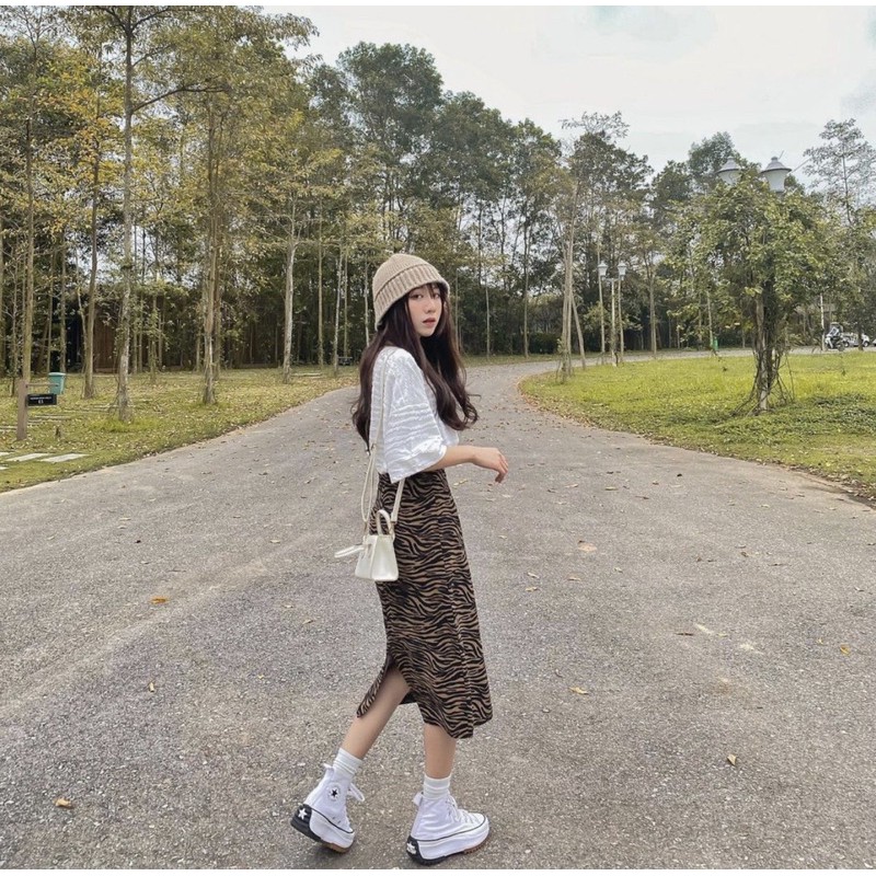 Chân váy vằn xẻ sau | BigBuy360 - bigbuy360.vn