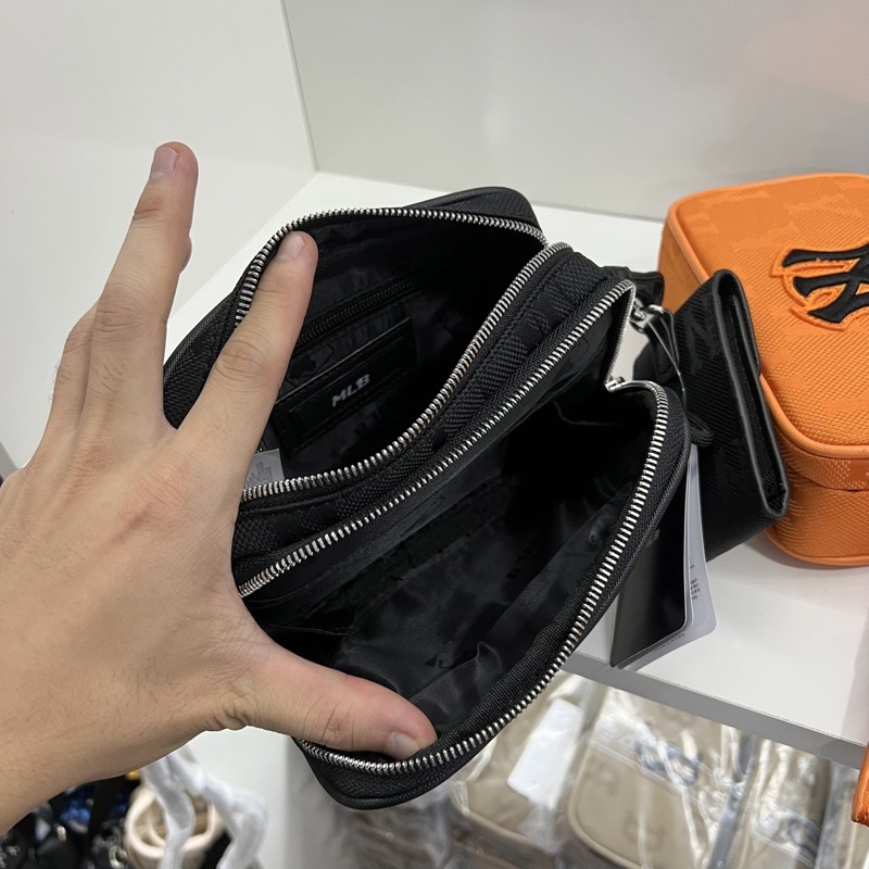 Túi đeo chéo, túi đeo vai chất Canvas, logo in chìm kèm túi mini