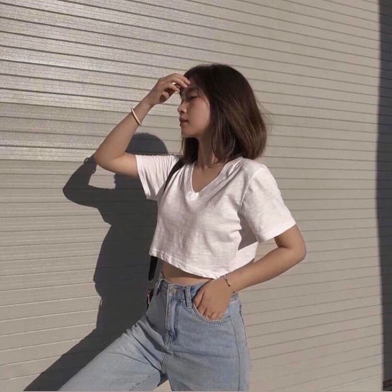 [Mã FAMAYWA giảm 10K đơn 50K] Áo Croptop Cổ Tim🌸Phông Nữ Trơn Tay Ngắn Cổ V Basic Trắng|Đen | BigBuy360 - bigbuy360.vn