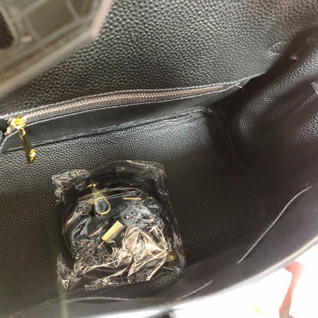 Túi hm vân rắn đen sz 30 . Ảnh thật