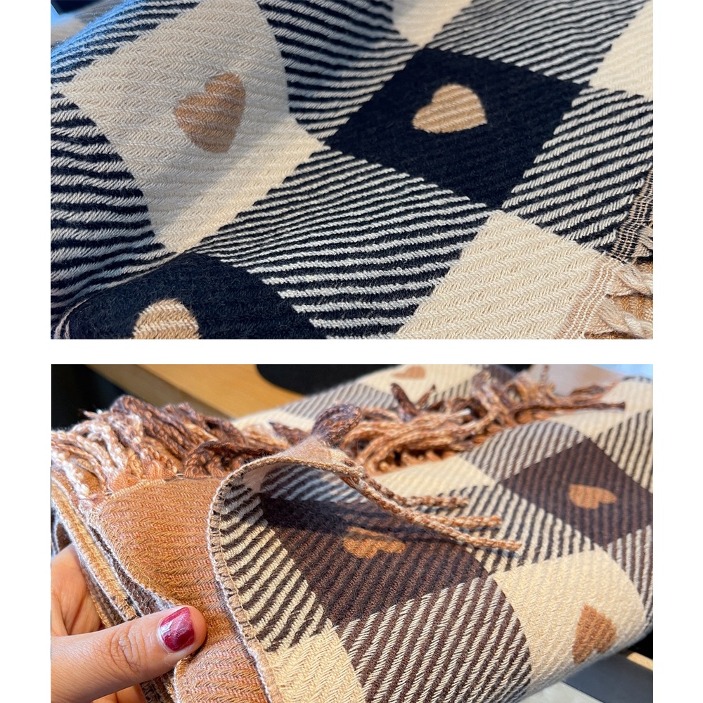 Khăn quàng cổ mùa đông dệt kim họa tiết kẻ caro trái tim màu be / nâu sữa