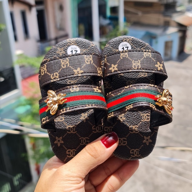 Dép lê hai quai ngang họa tiết chữ con ong cute