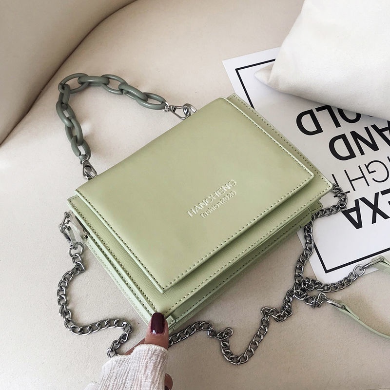 Túi đeo chéo hình vuông nhỏ gọn phối dây xích thời trang 2021