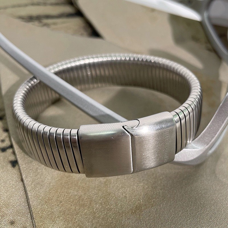 Vòng tay thép Titan màu Bạc Unisex cao cấp và thời trang phong cách Hàn - ARTW