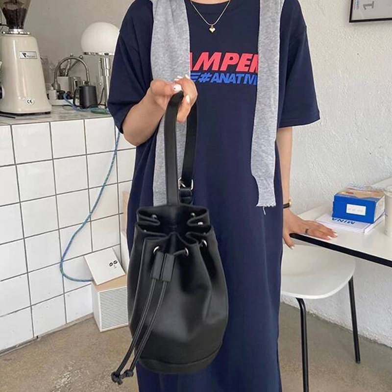 Túi đeo chéo đeo vai IELGY kiểu dây rút sức chứa lớn phong cách Hàn Quốc cổ điển thời trang