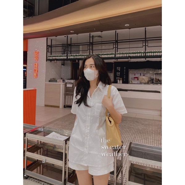 Áo sơ mi nữ ngắn tay có cổ phối cúc sườn xẻ vạt - The Sweater Weather | BigBuy360 - bigbuy360.vn
