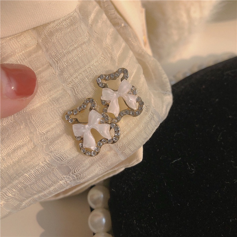 Hoa Tai Hình Gấu Đính Đá Sang Trọng Cho Nữ