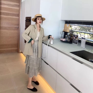 Blazer lật tay xanh cá tính