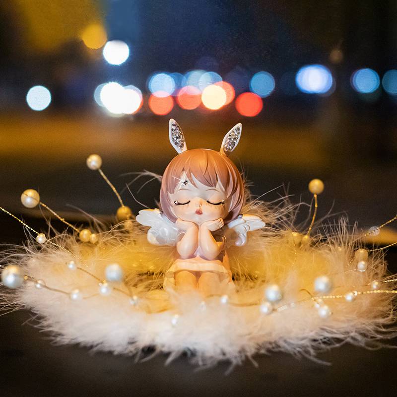 Thiên Thần Annie Và Lọ Bóng Đính Đá Trang Trí Taplo Ô Tô
