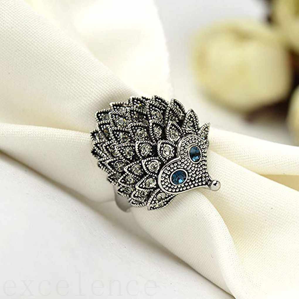 Nhẫn hình nhím đính đá thời trang