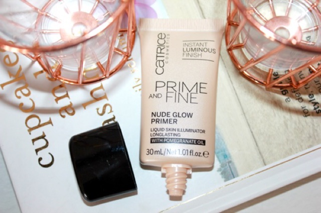 Kem lót Catrice Prime and Fine Nude Glow Primer. Kem lót Catrice ánh nhũ