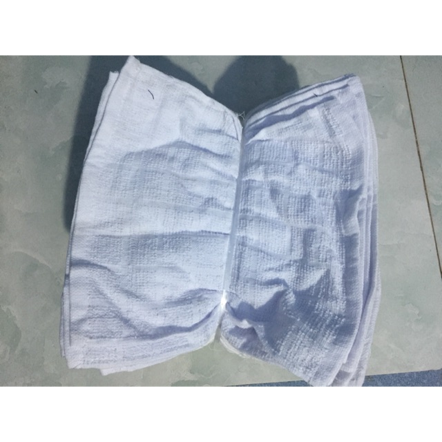 10 chiếc khăn lau vuông trắng