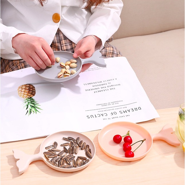 Đĩa đựng thức ăn vặt hình cá voi có tay cầm