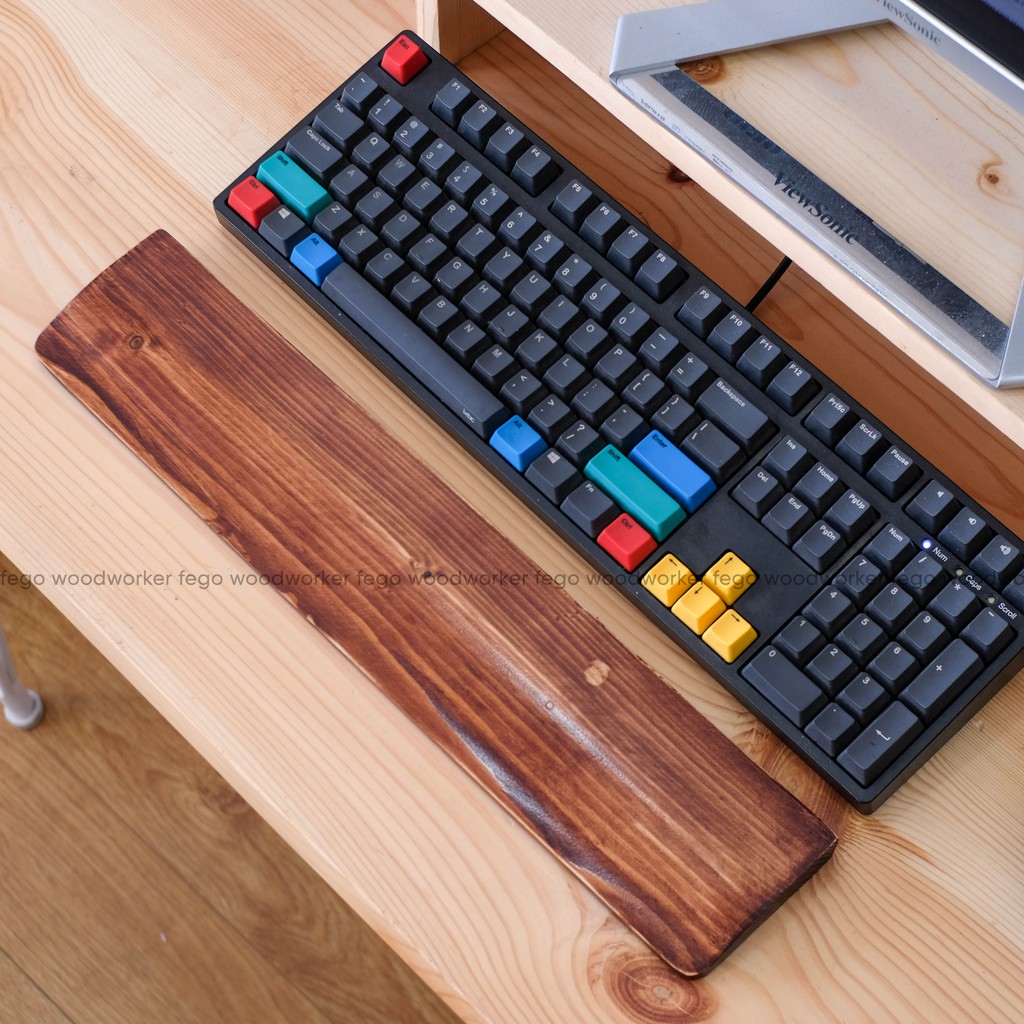 Kê lót tay bàn phím FEGO màu nâu rustic bằng gỗ thông fullsize/ Keychon