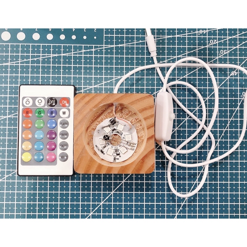 Đế đèn led kèm remote