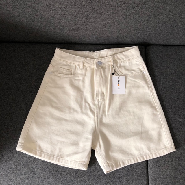 Quần shorts trắng 014