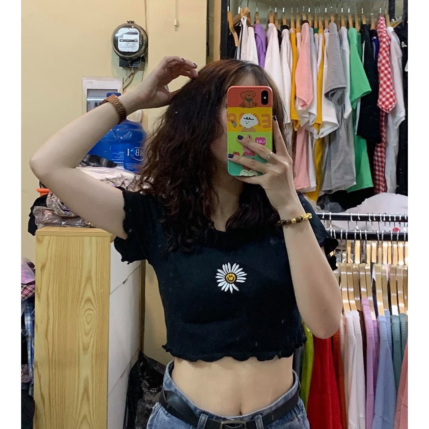 Áo thun croptop thêu hoa cúc mặt cười sẵn 4 màu | BigBuy360 - bigbuy360.vn