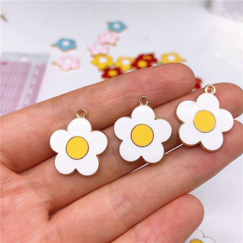 Set 4 mặt dây chuyền hình hoa bằng kim loại tráng men