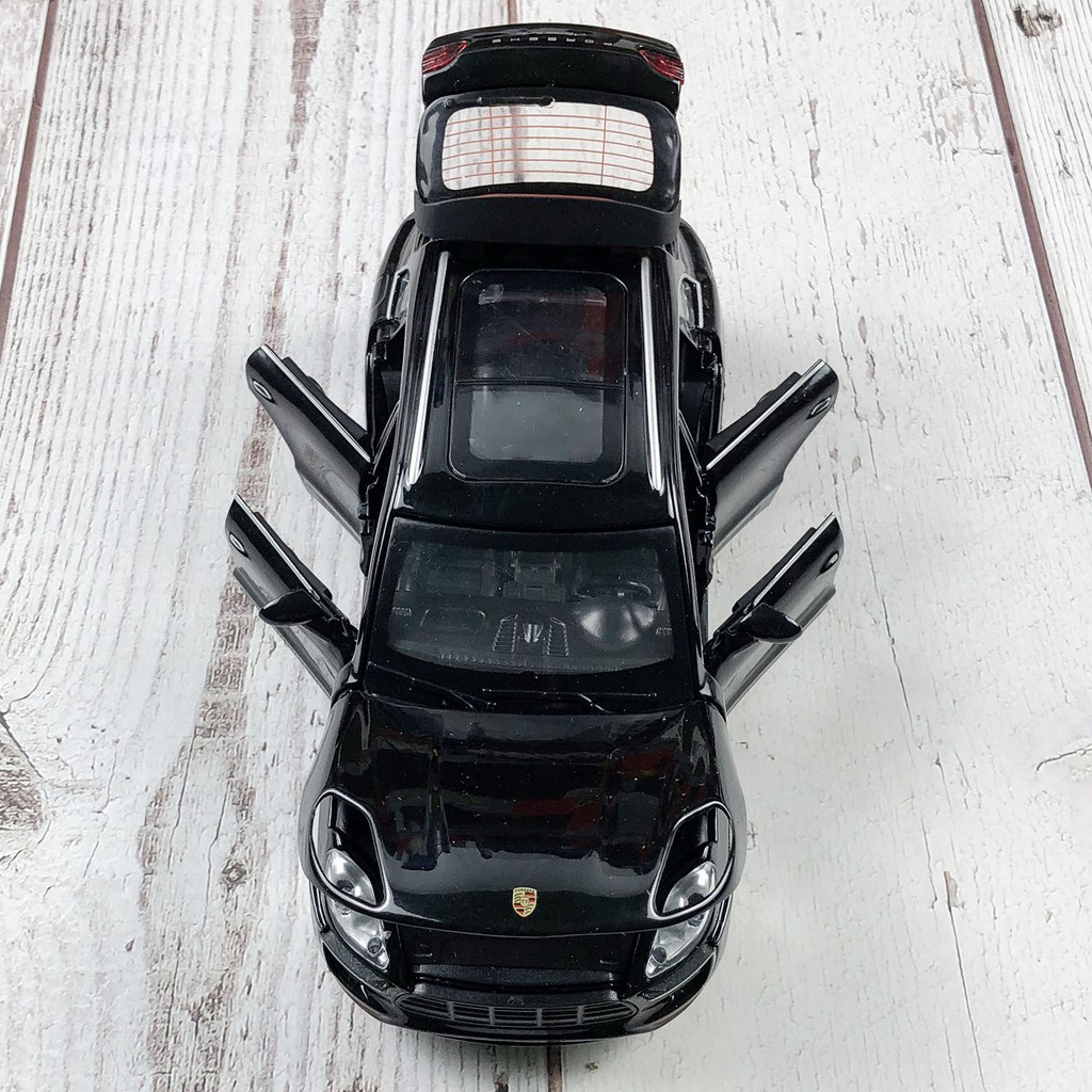 Xe mô hình ô tô Porsche Macan Turbo tỉ lệ 1:32 bằng sắt, có đèn và âm thanh sống động
