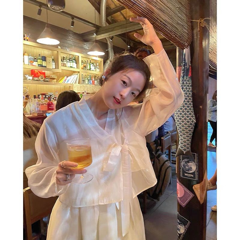 Áo khoác ngoài voan mỏng đi biển thắt nơ hanbok cách tân