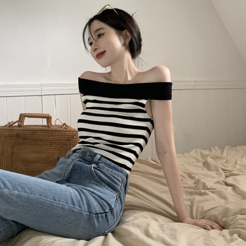 Áo Thun Dệt Kim Trễ Vai Tay Ngắn Kẻ Sọc Màu Tương Phản Thời Trang Hàn Quốc Cho Nữ