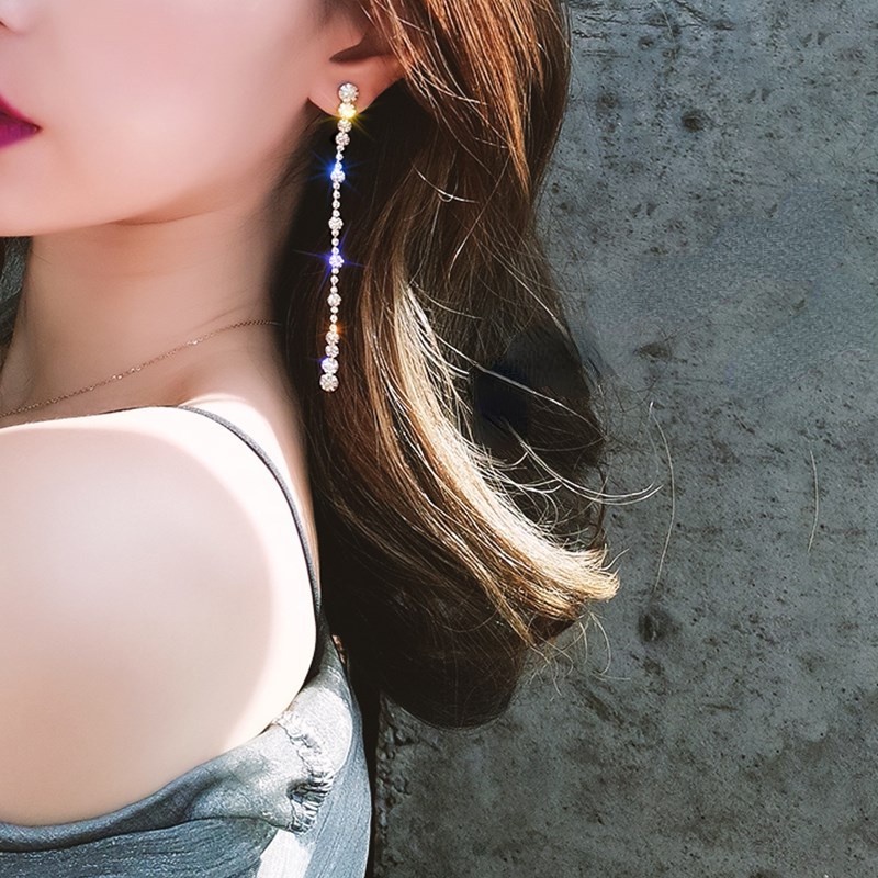 Khuyên Tai Dáng Dài Đính Đá Phối Tua Rua Phong Cách Hàn Quốc