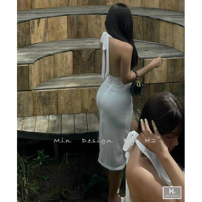 Đầm chất xốp cổ yếm hở lưng dáng  nhún trước khoét eo