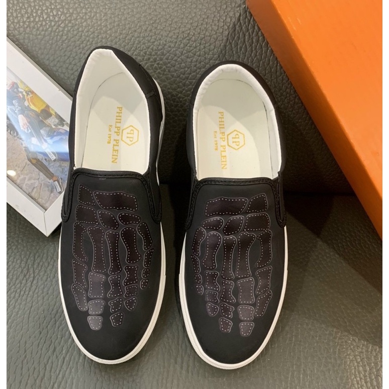 Giầy slip on có hoạ tiết xương thời trang nam, Giầy sục nam đế trắng mũi tròn hai mầu trắng đen phong cách giới trẻ