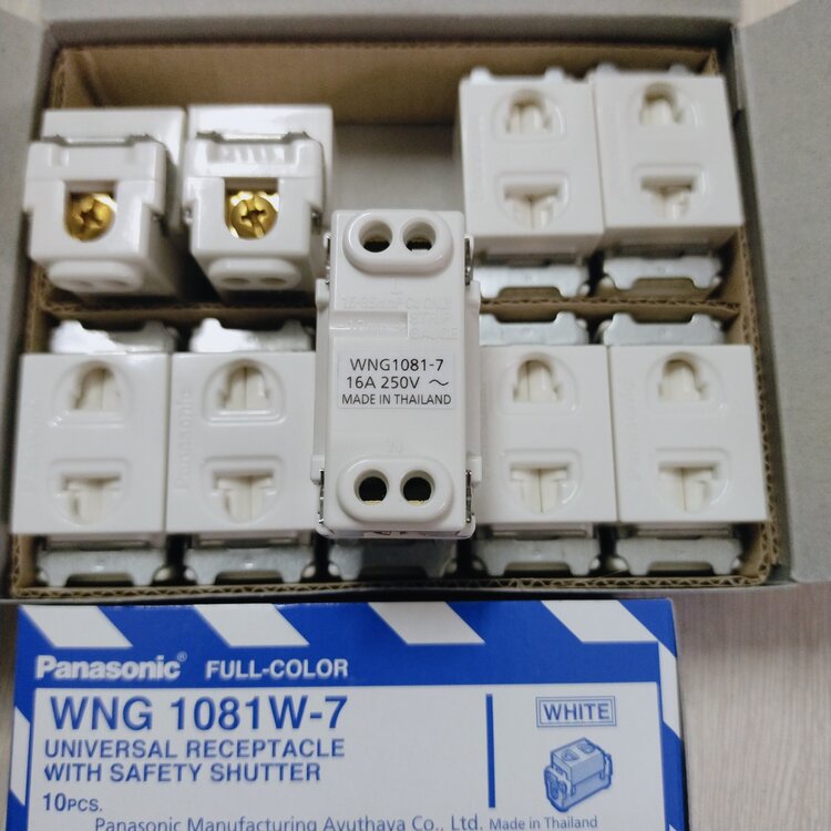 1 Hộp 10 hạt ổ cắm màn che Panasonic Full  hàng chính hãng