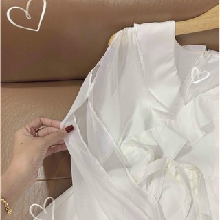 Đầm trắng tay voan cut out
