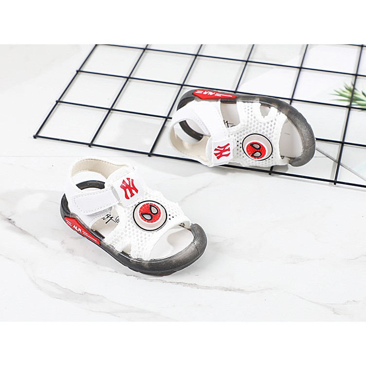 sandal nhện bé trai size 22-27 mũi chống vấp