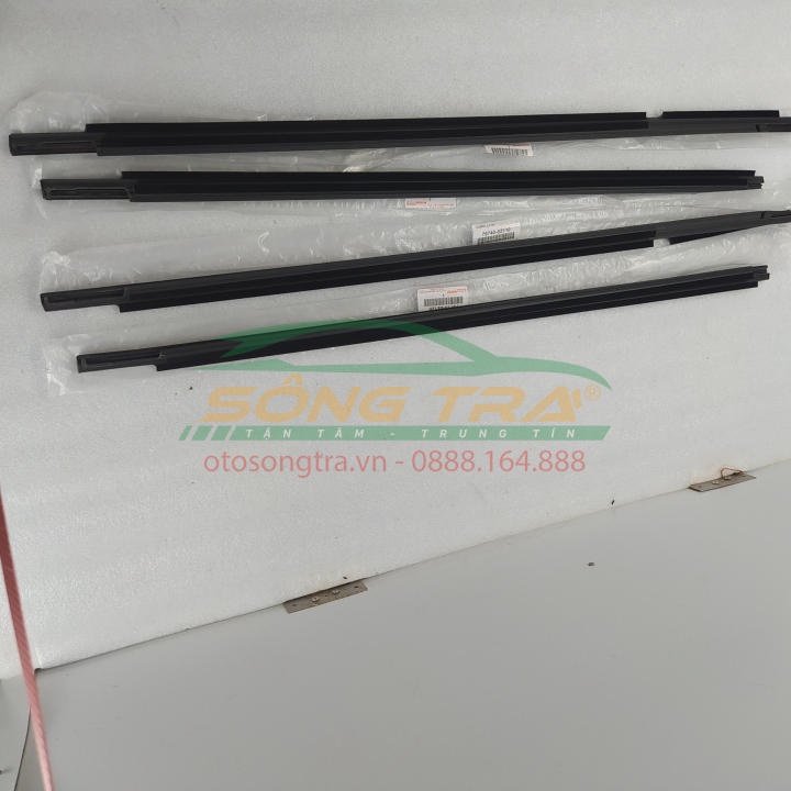 NẸP CHÂN KÍNH NGOÀI TOYOTA ALTIS 2003 - 2007, Altis 2008 - 2013. QUÝ KHÁCH VUI LÒNG CHỌN ĐỜI XE, VẾ CẦN MUA