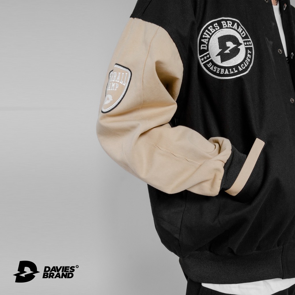 Áo khoác bomber bóng chày thêu chữ Davies Beige Varsity Baseball Academy Bomber| D19-AK1-B