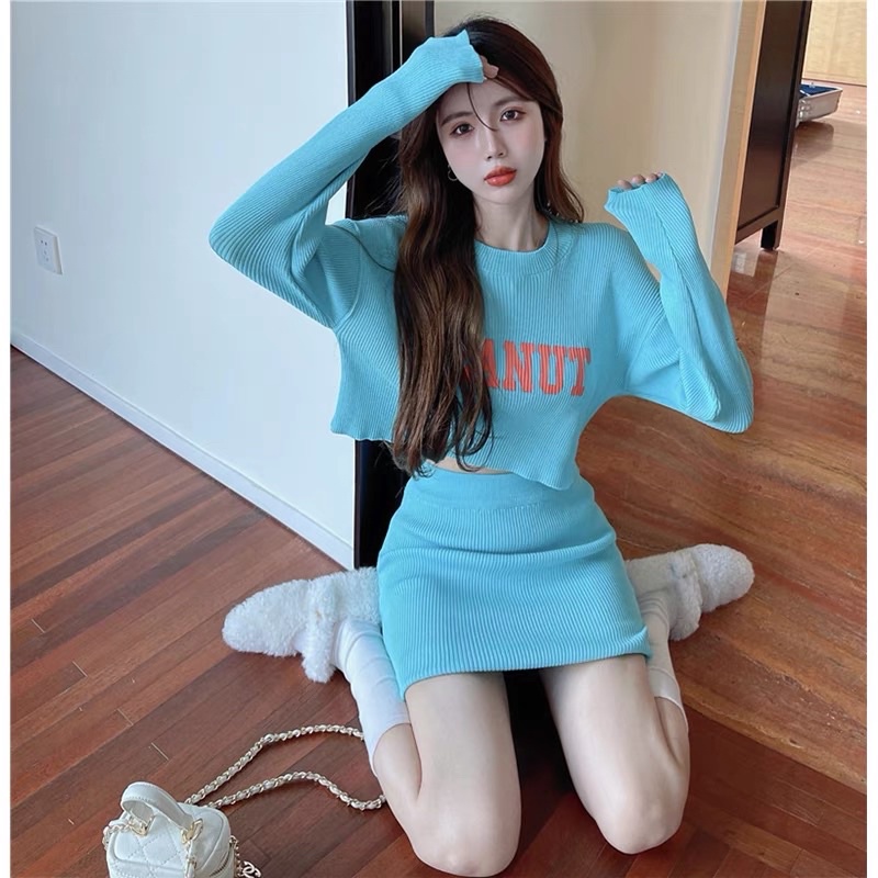 Set bộ áo thun tay dài và váy