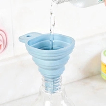 Phễu silicone gấp gọn lại được đa năng tiện lợi